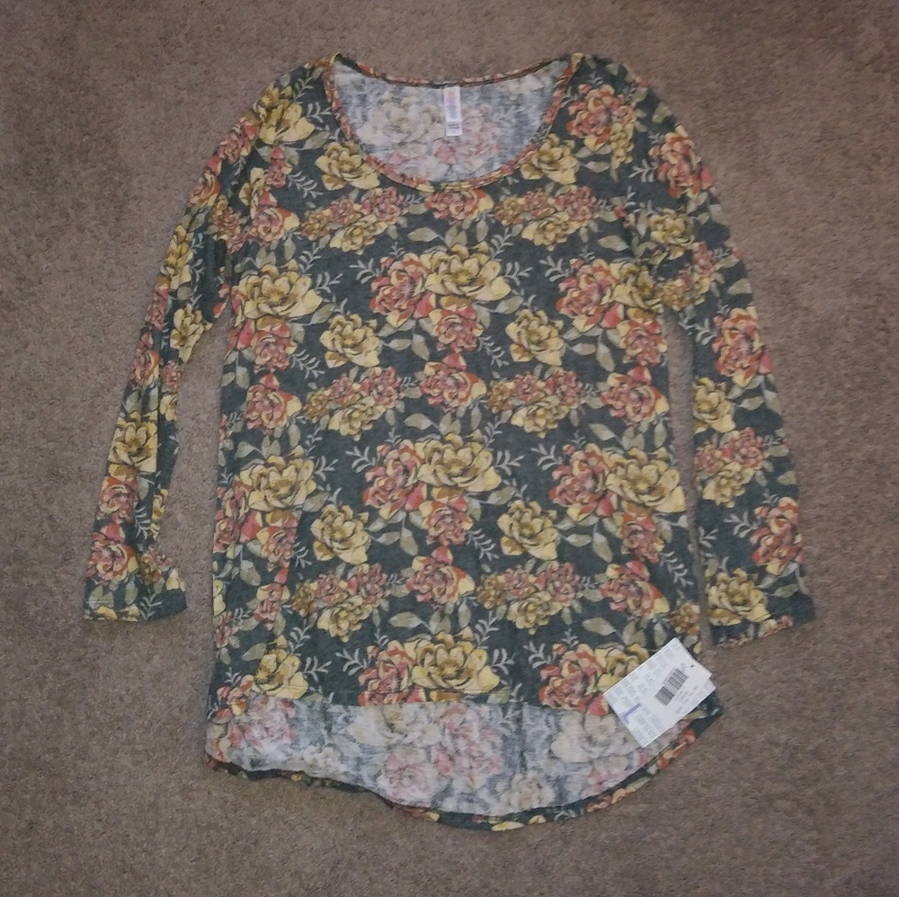 Lularoe lynnae size large sweater material